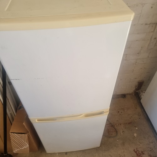 White freestanding fridge - freestanding,